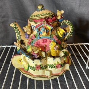 Sweet “Tea for Two” musical and animated Tea Pot